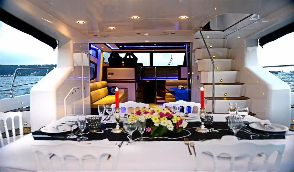 YACHT PRESTİGE İSTANBUL